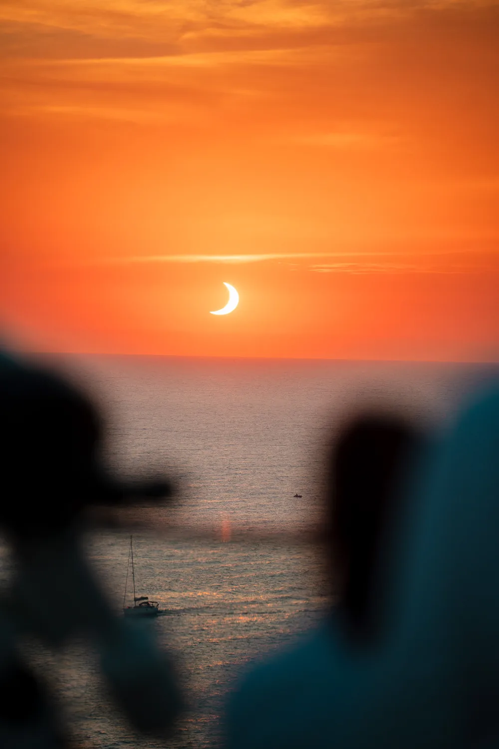 Huéspedes de Jumeirah Mallorca observan el eclipse desde la terraza al atardecer